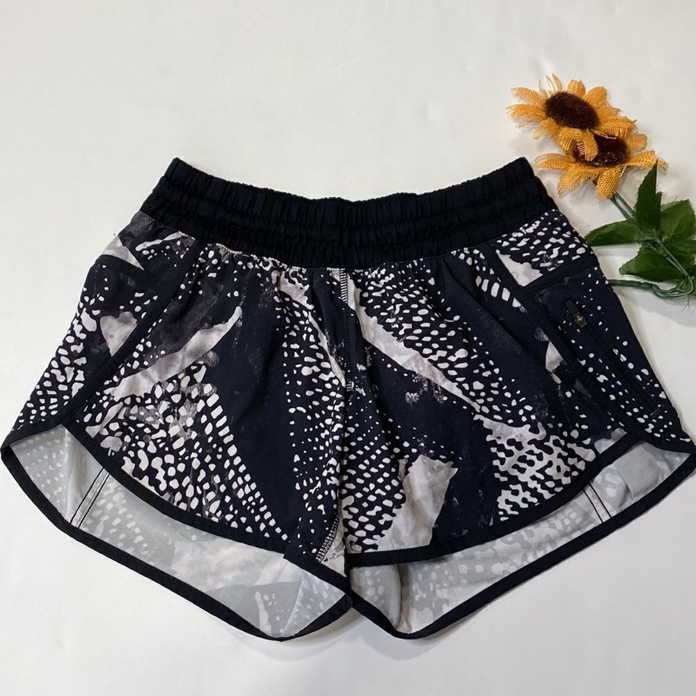 Lululemon Speed Short Static Mist Black‎ and white speckled Size 6